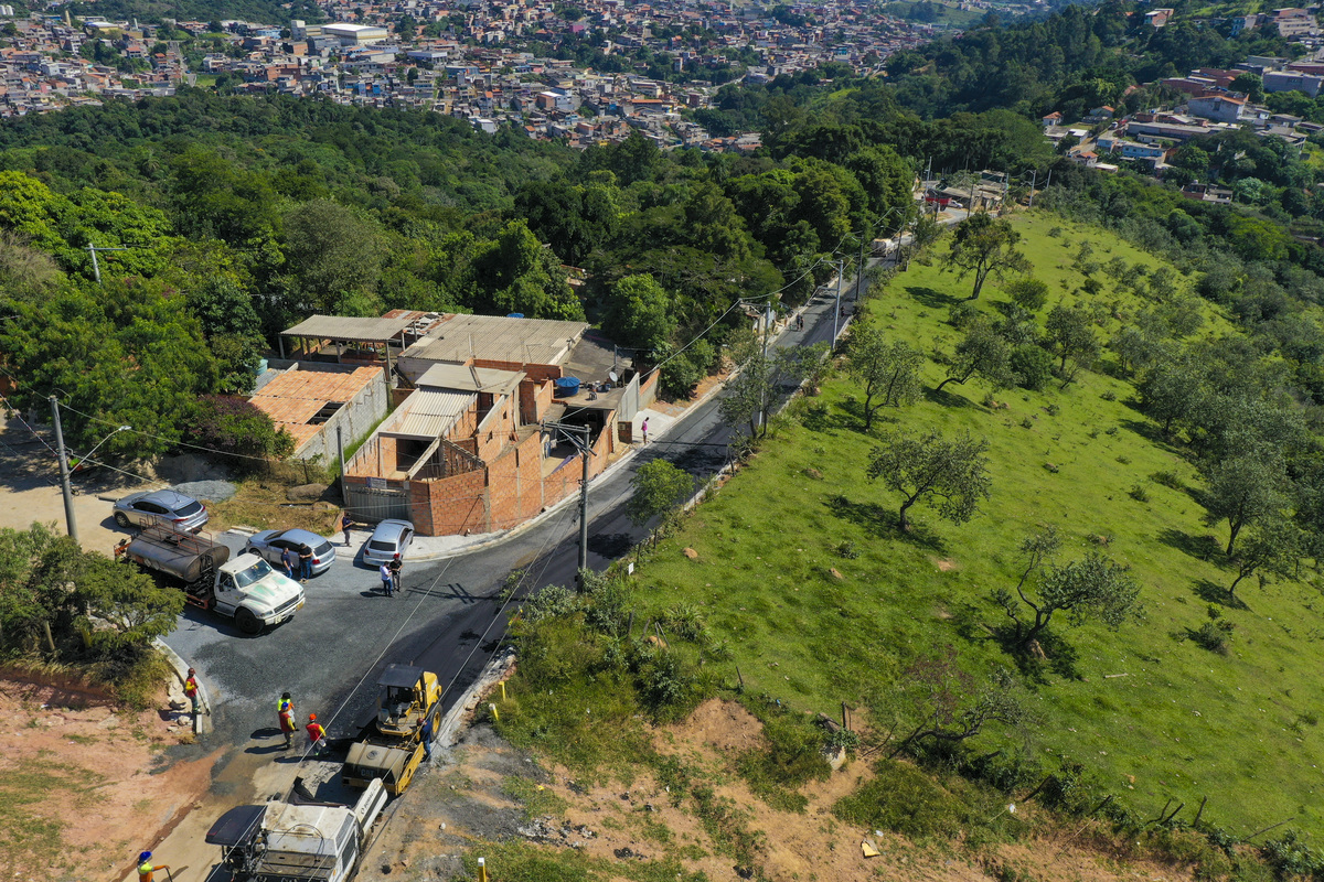 Programa Asfalta Cajamar inicia pavimentação da Rua Borá
