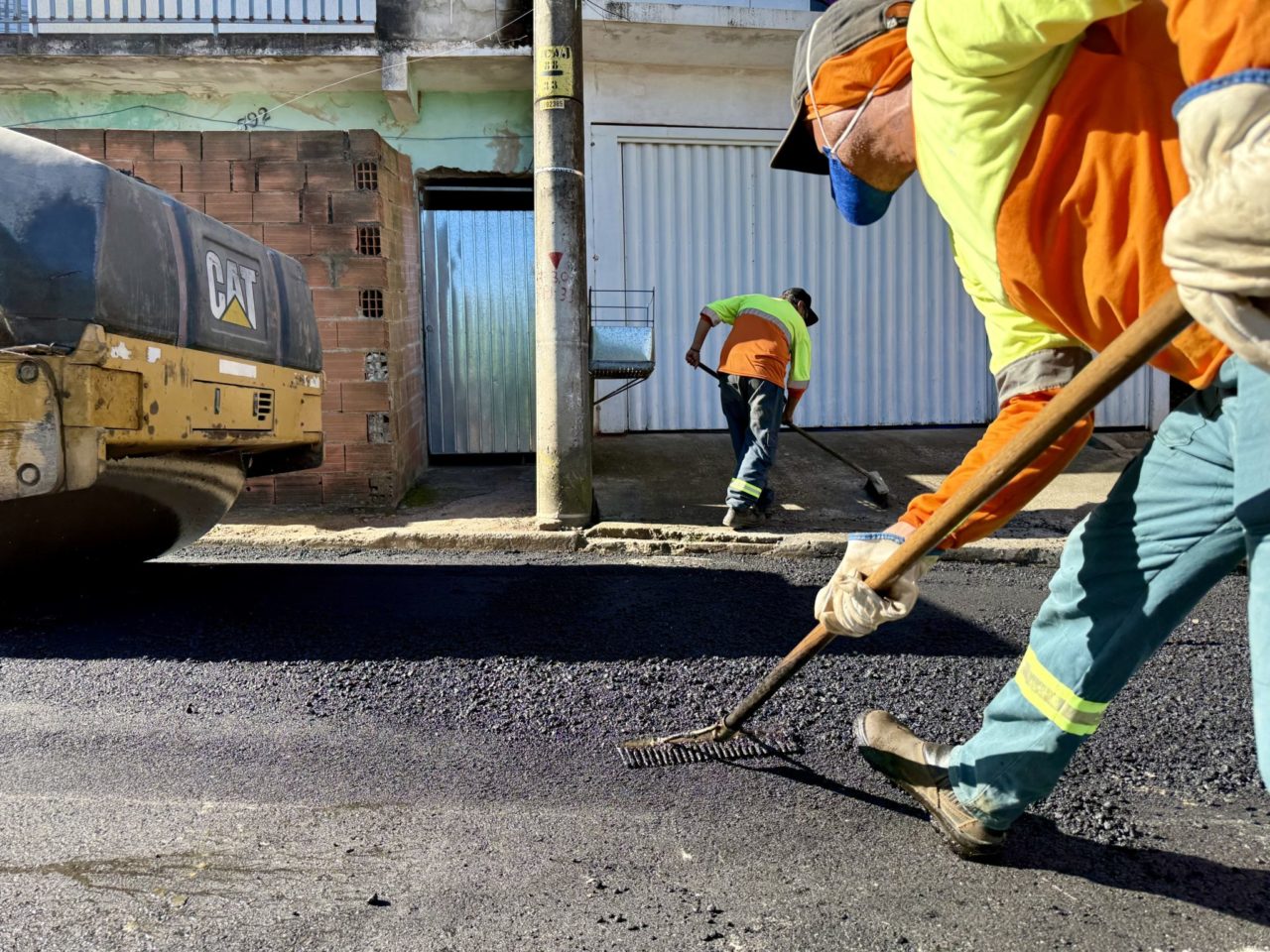 Programa ASFALTA CAJAMAR chega na Rua Antônio Francisco de Souza