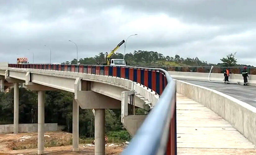 Novo viaduto mudará trânsito e vida de moradores na Grande SP