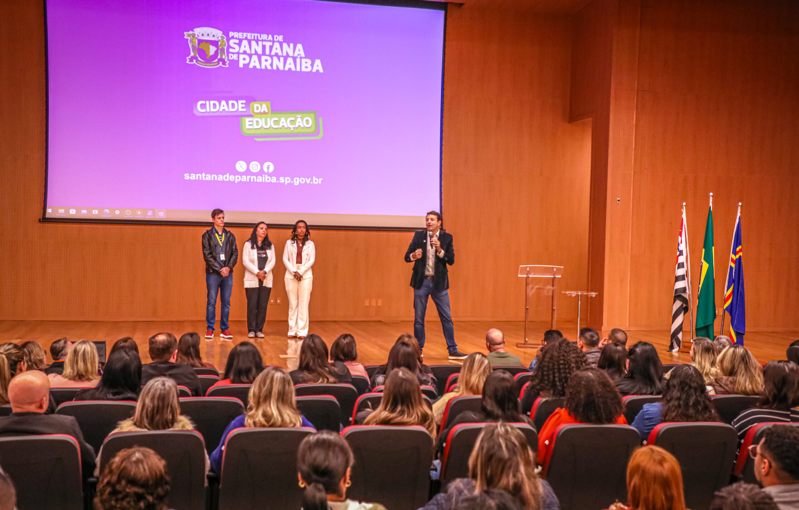 Seminário de alfabetização e curso preparatório marcam volta às aulas na cidade da educação