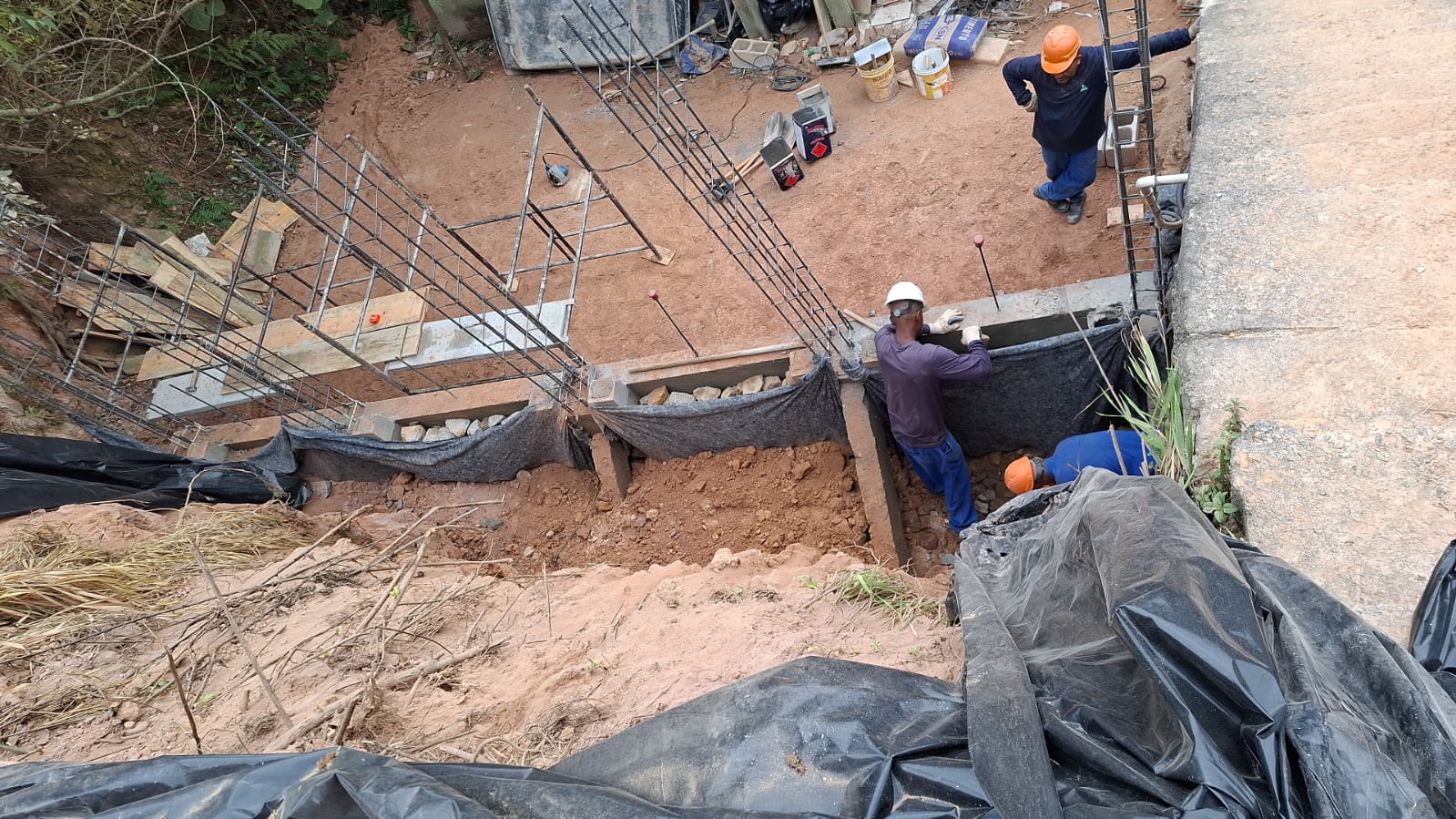 Prefeitura de Franco da Rocha inicia construção de muro na Praça Ibira, no Lago Azul