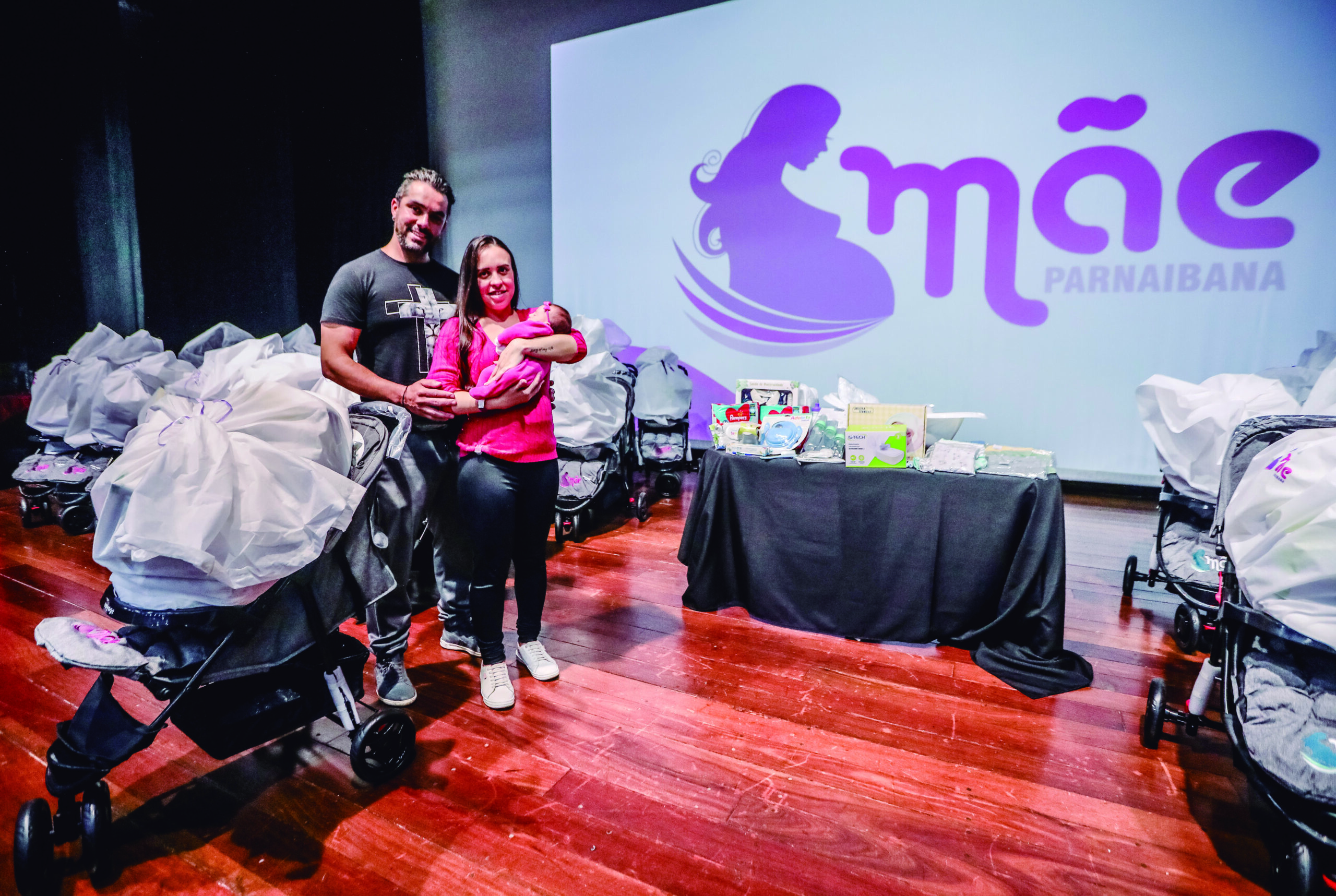 Programa Mãe Parnaibana entrega mais de 100 kits de enxoval para gestantes