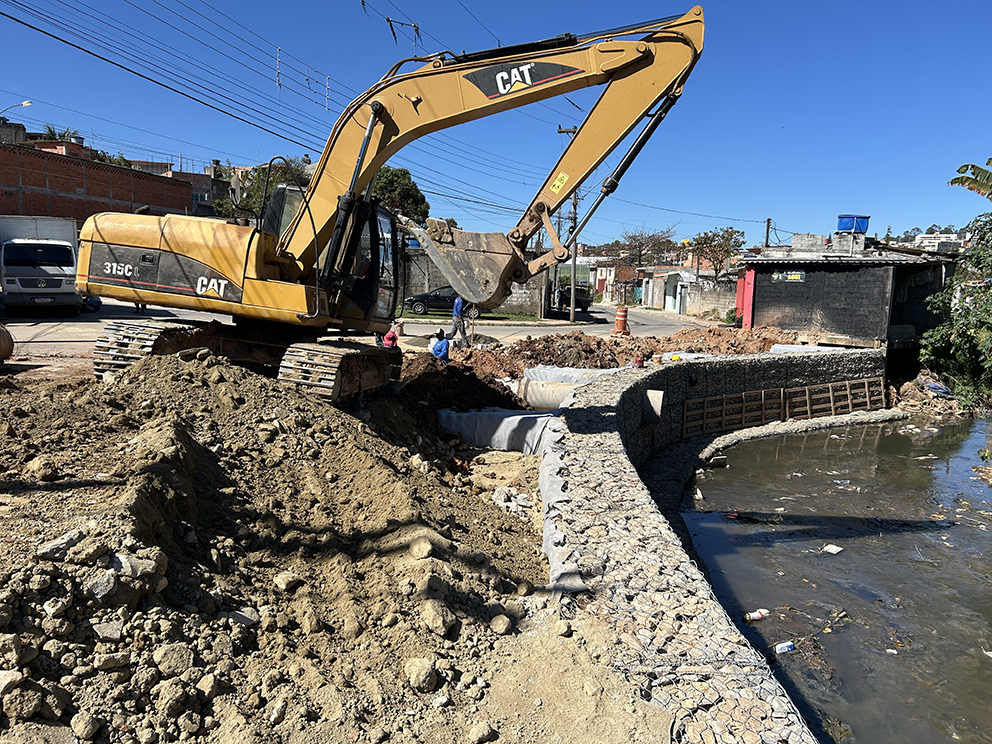 Obra de muro de contenção entra na fase final em Morato