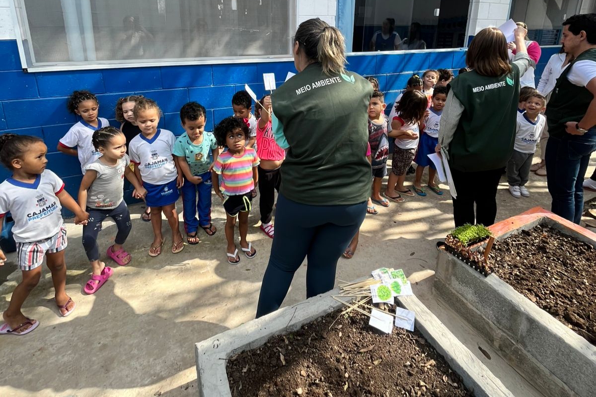 Projeto Semeia Cajamar inaugura horta na EMEB Kleber da Silva Maziero