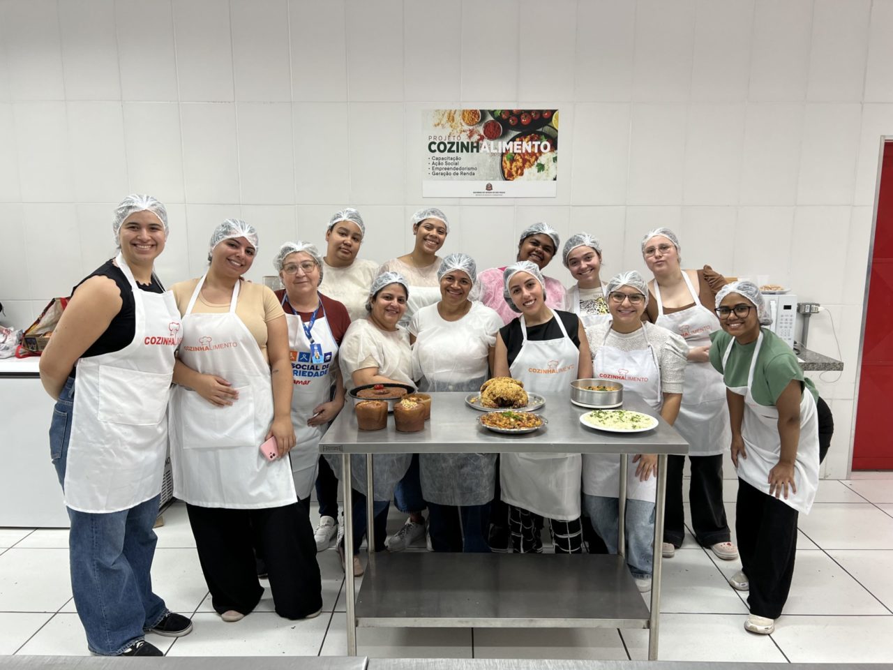 Alunas concluem curso gratuito de receitas de Natal no Gastronomia Solidária