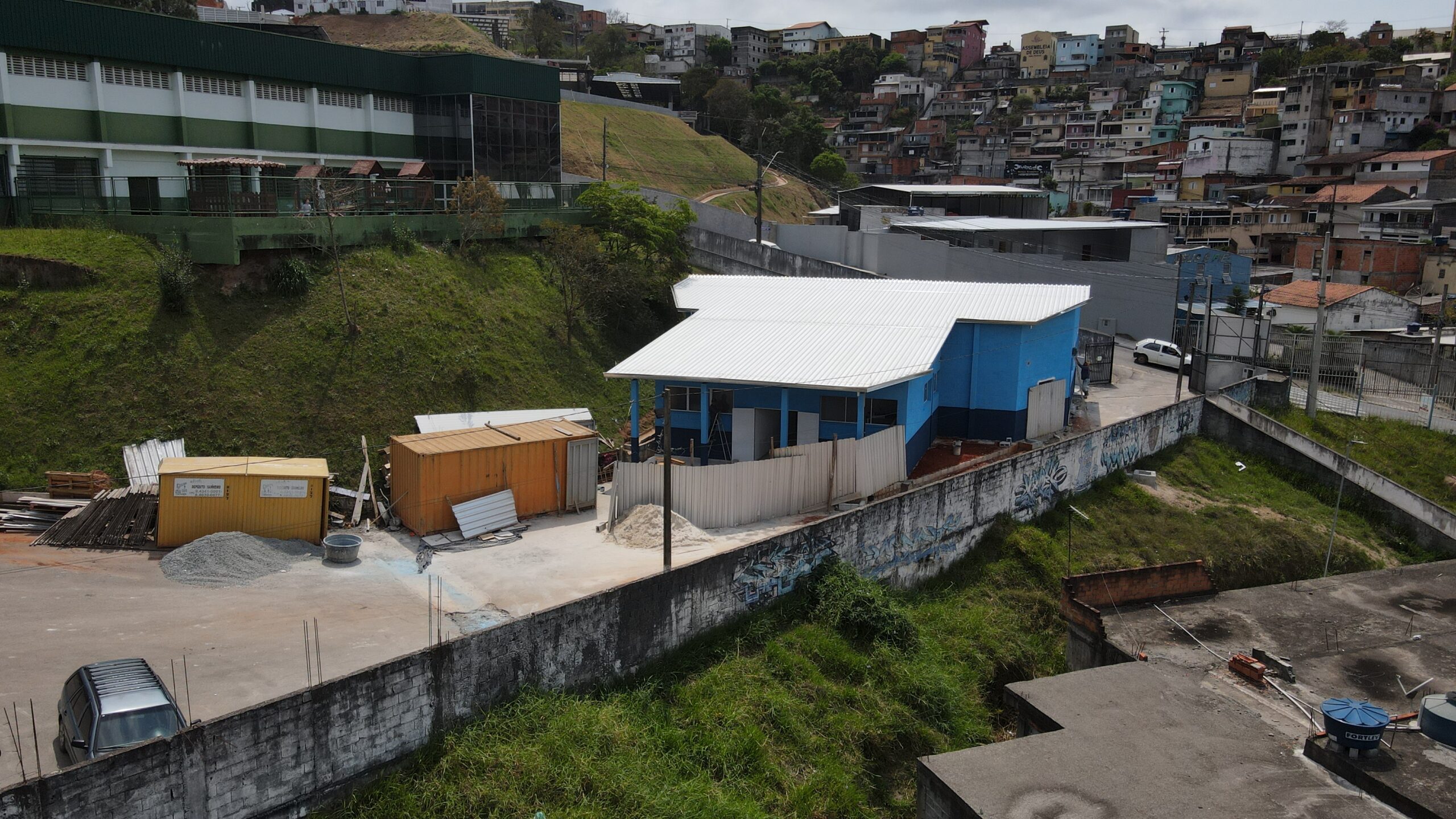 Nova piscina coberta e aquecida na Vila Rosina amplia oportunidades esportivas e de lazer em Caieiras