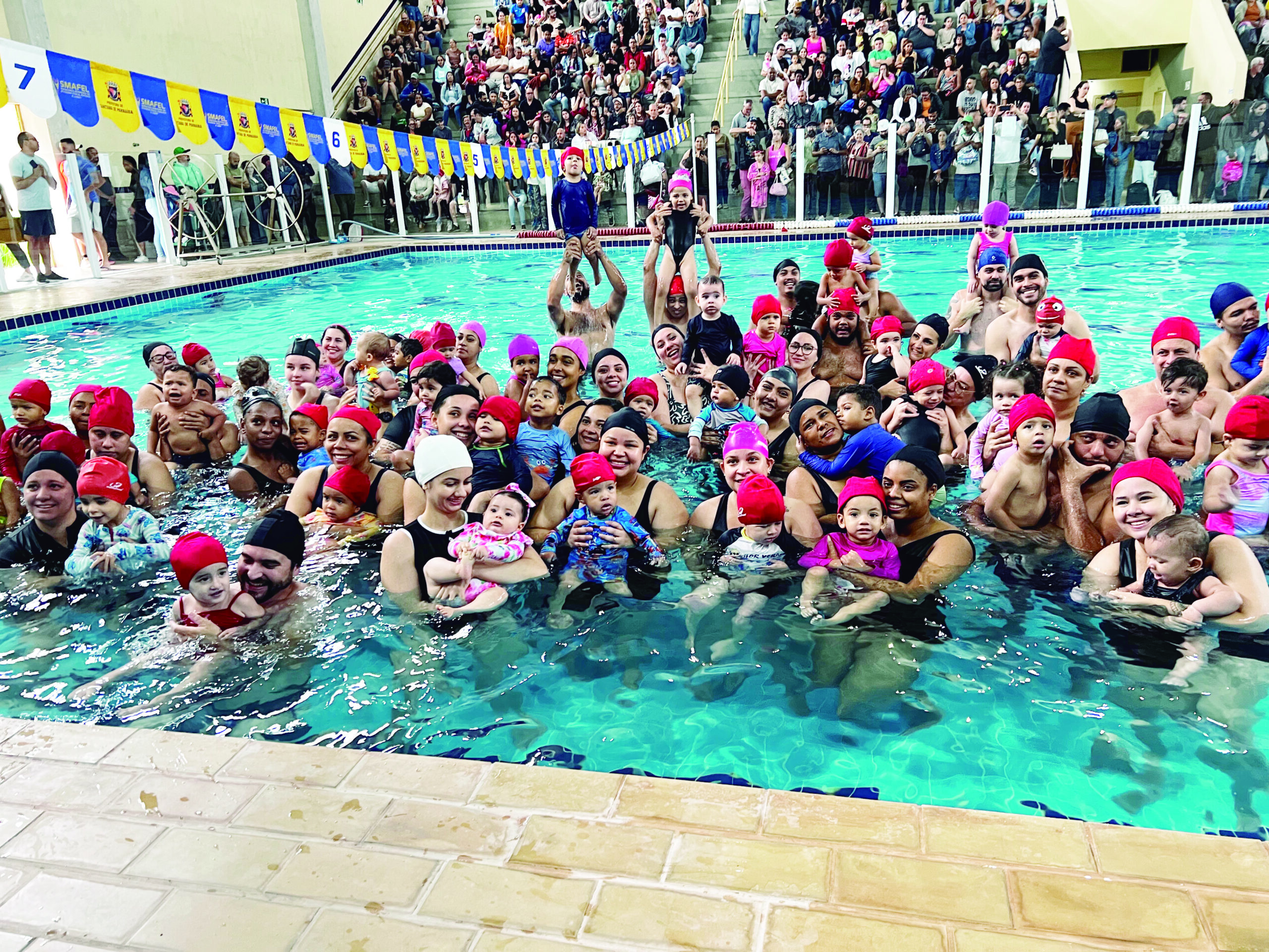 Festival de natação incentiva a prática esportiva desde a infância