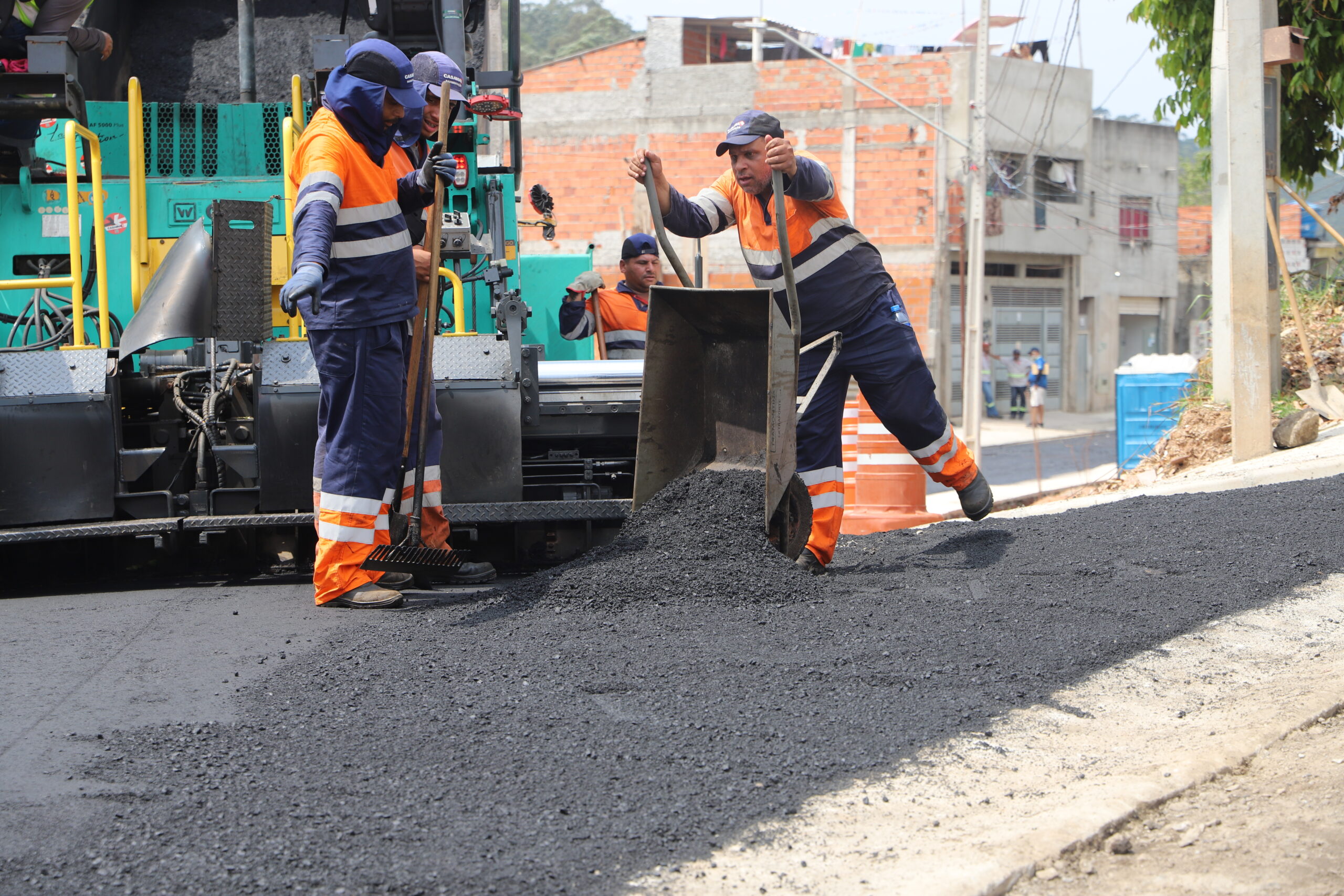 Asfalto novo transforma a realidade de moradores da Olaria, em Laranjeiras