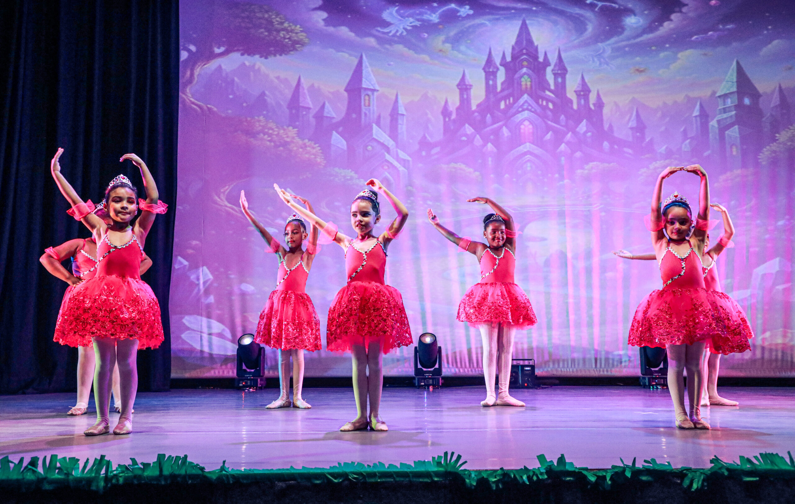 Espetáculo de dança reúne mais de 300 alunos do CCAM Centro e Estação Cidadania