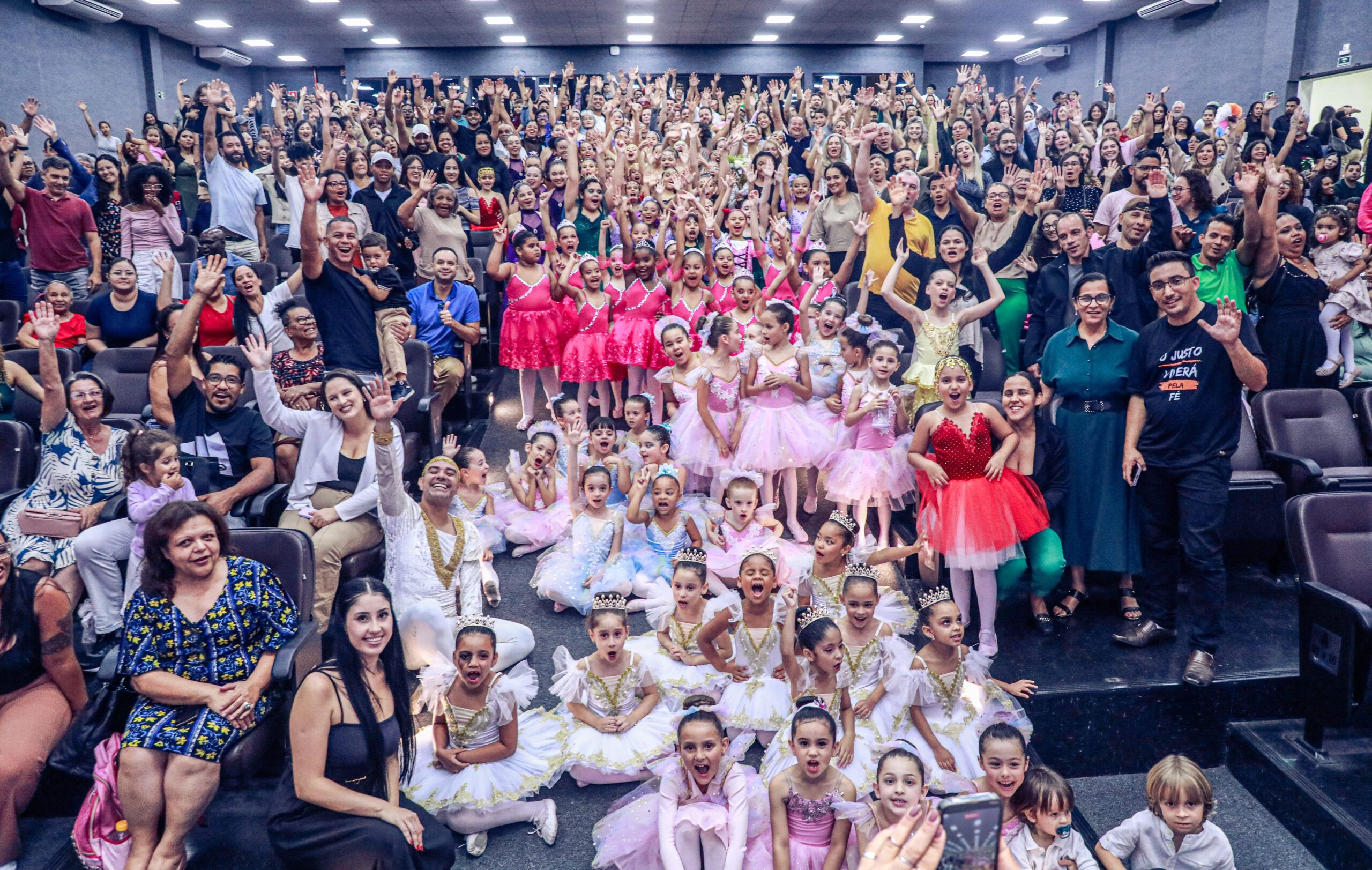 Espetáculo de dança reúne mais de 300 alunos do CCAM Centro e Estação Cidadania