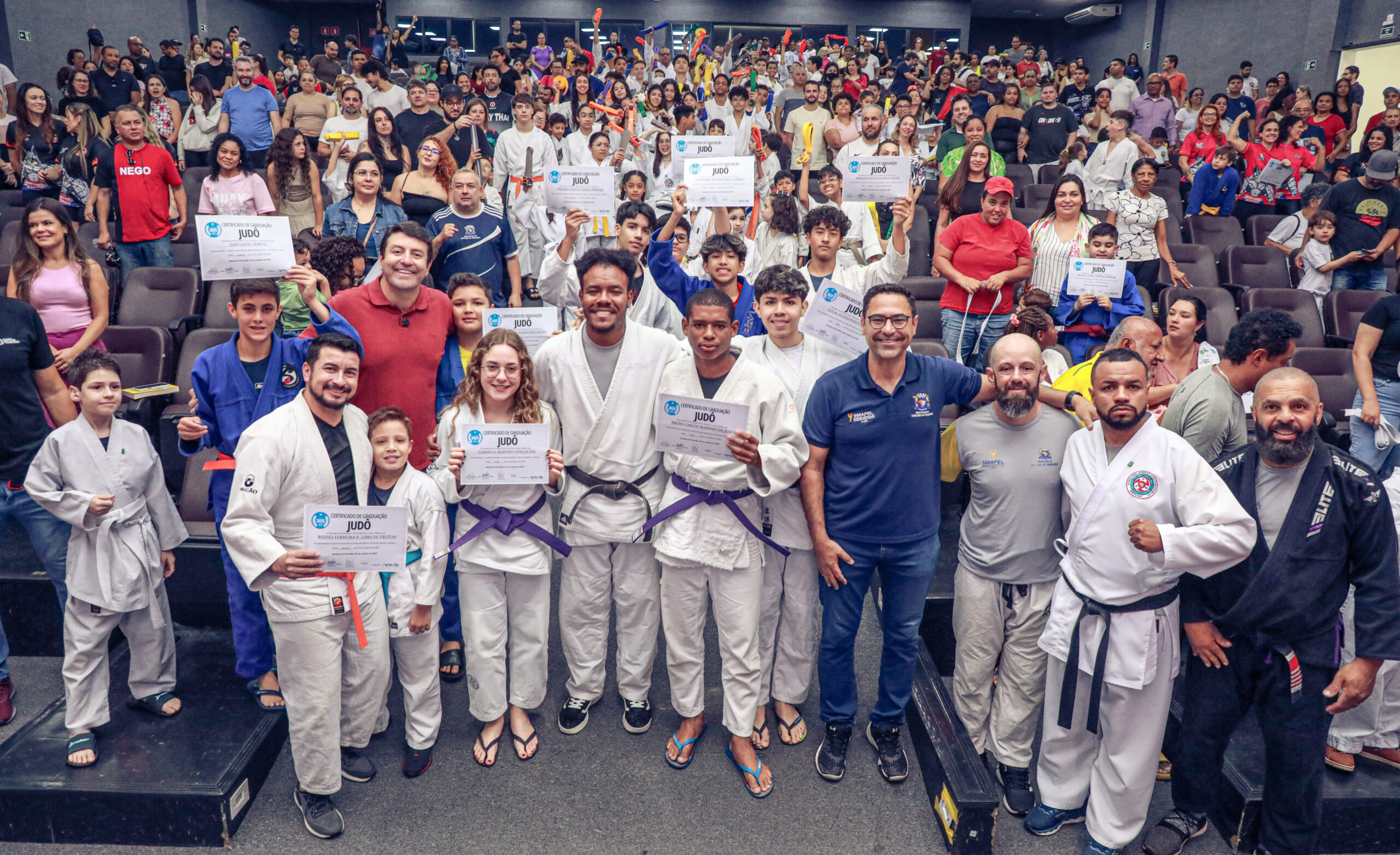 Graduação de Lutas: 604 alunos passam de nível e são reconhecidos na Arena de Eventos