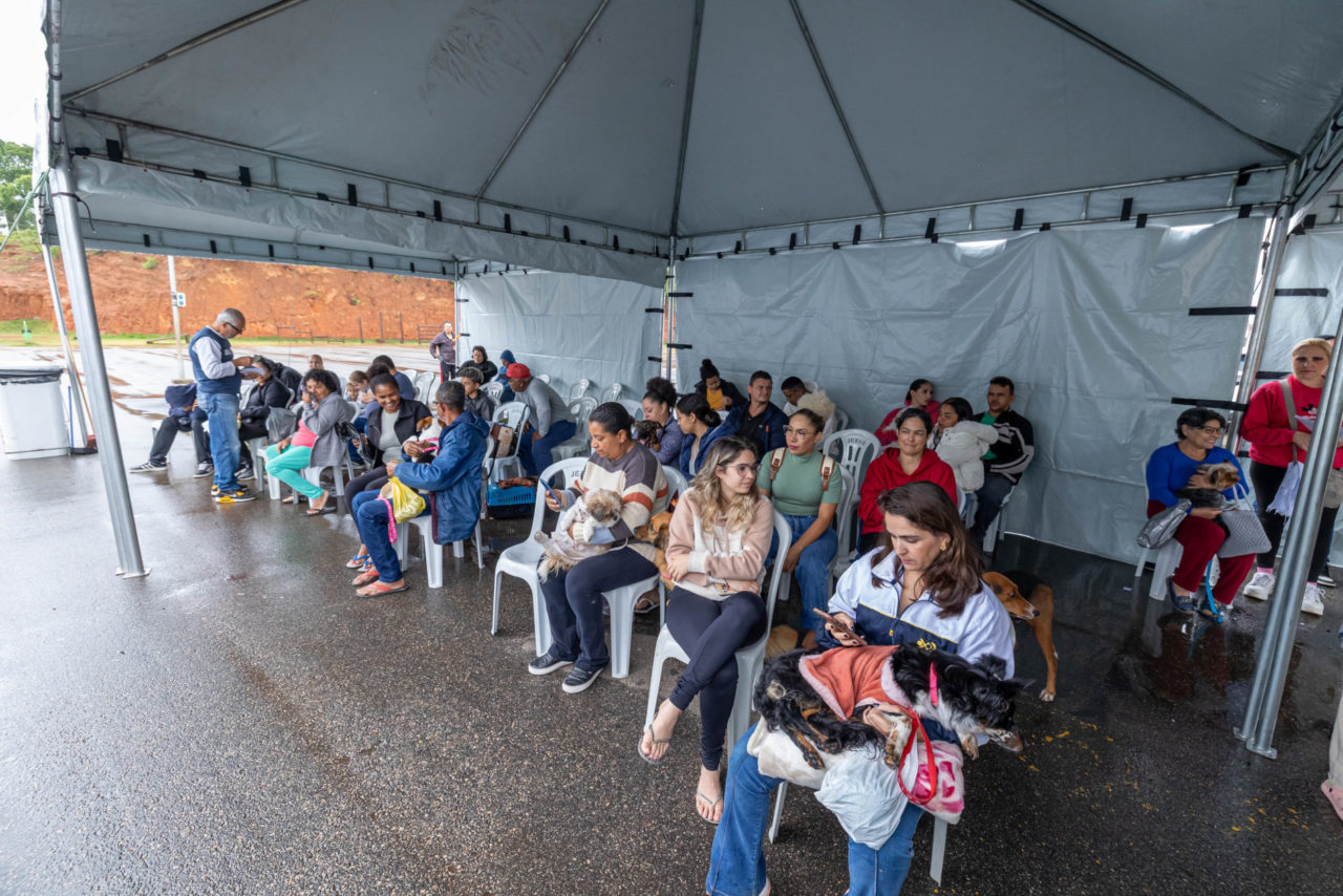 Castramóvel realiza atendimentos na região Oeste com grande adesão de moradores