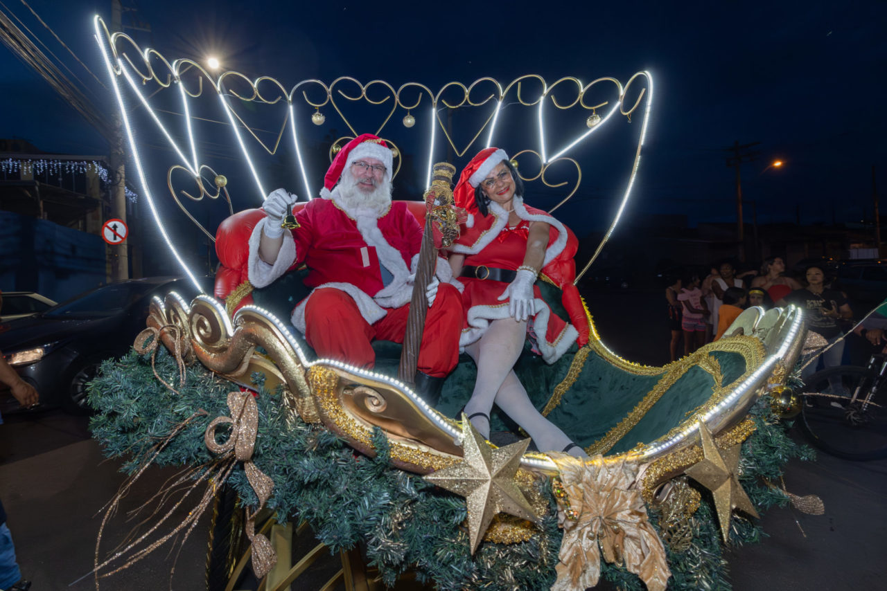 Parada Natalina emociona moradores do Vetor Oeste e leva arte e encanto ao Jardim Novo Horizonte