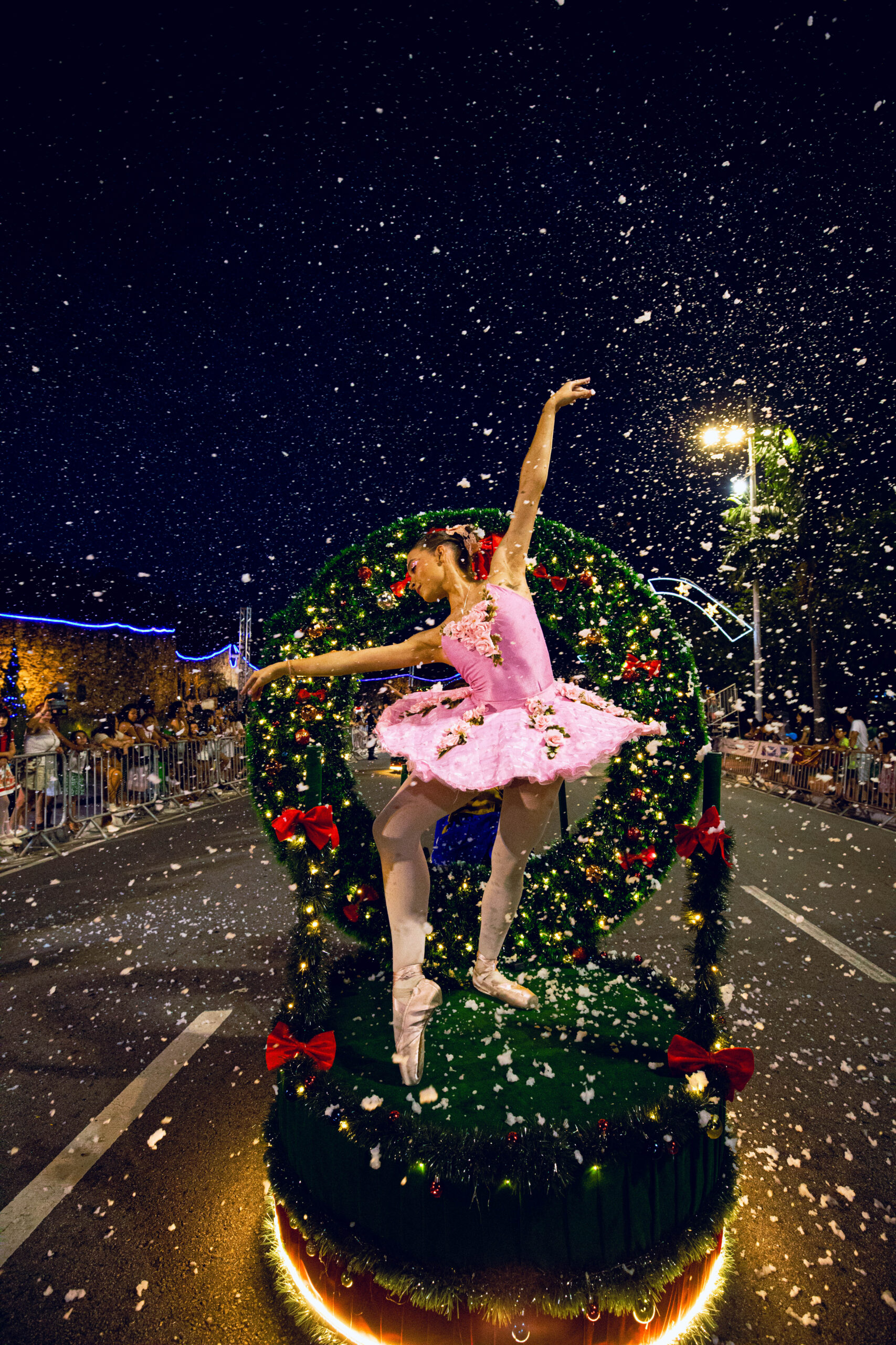 Inédito, Desfile do Natal de Luz de Santana de Parnaíba encanta o público