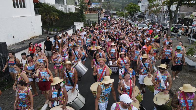 Bloco do Renatão arrasta multidão e leva alegria aos caieirenses 